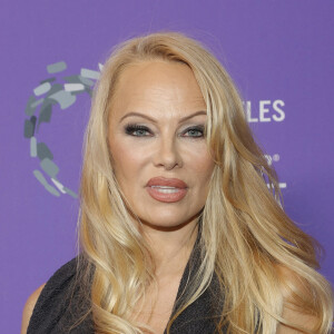 Pamela Anderson au photocall de la soirée "LGBT Center Gala 2023" à Los Angeles, le 22 avril 2023.