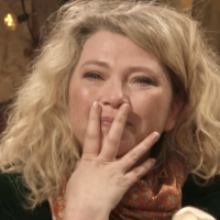 VIDEO Cécile Bois bouleversée par une surprise très personnelle : la comédienne finit en larmes