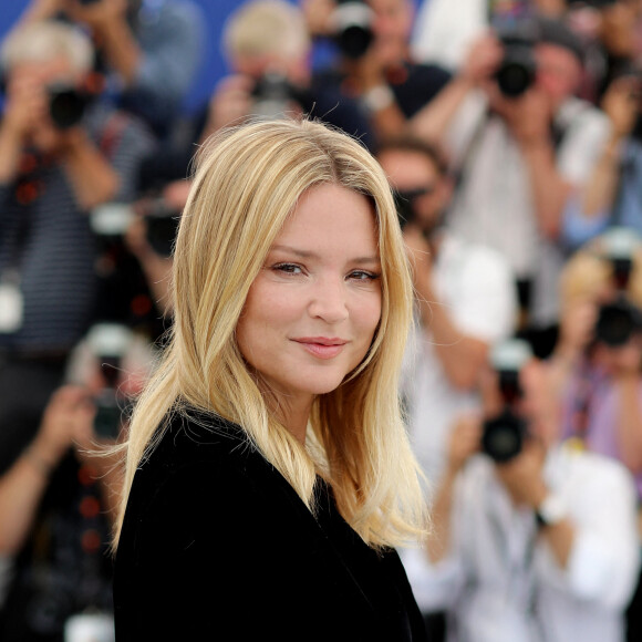 En couple avec Niels Schneider depuis 2018, Virginie Efira est enceinte de son deuxième enfant.
Virginie Efira au photocall de "Don Juan" lors du 75ème Festival International du Film de Cannes, le 22 mai 2022. © Dominique Jacovides/Bestimage 