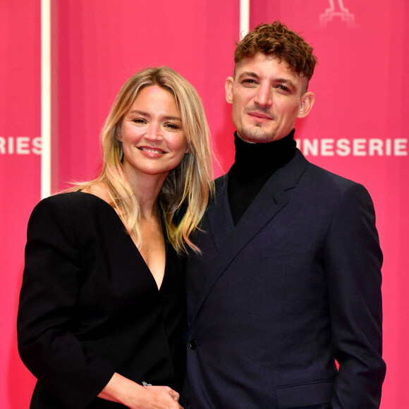 Elle a mis les petits plats dans les grands pour faire cette annonce incroyable.
Virginie Efira et son compagnon Niels Schneider durant la seconde soirée du 4eme Canneseries au Palais des Festivals à Cannes. © Bruno Bebert / Bestimage  