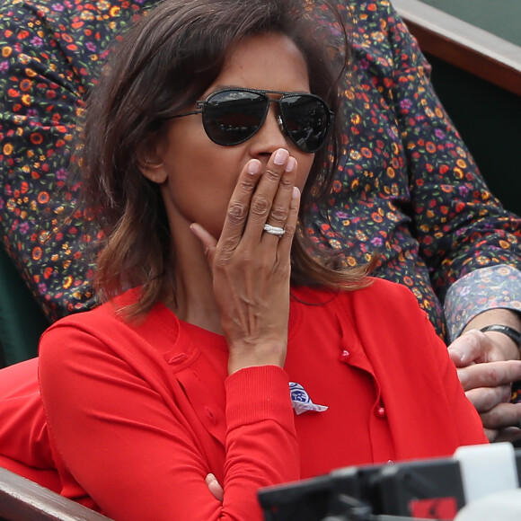 Karine Le Marchand a dévoilé un gros scoop dans "Les Grosses Têtes", sur RTL
Karine Le Marchand - People dans les tribunes lors des internationaux de tennis de Roland Garros à Paris