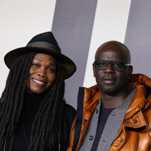 "Un problème de cadrage a effacé la journaliste-chanteuse pour ne garder que sa mère. Et voilà comment Lilian Thuram s'est retrouvé uni à sa belle-mère", 
Exclusif - Lilian Thuram et sa compagne Kareen Guiock - Photocall de l'avant-première du film "Les Trois Mousquetaires : D'Artagnan" aux Invalides à Paris le 21 mars 2023. © Jacovides / Moreau / Guirec / Bestimage