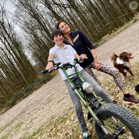 Elle a récemment convié son plus jeune fils Joseph sur le tournage de l'émission.
Marie du Sordet et son fils sur Instagram.