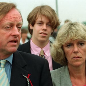 Andrew Parker-Bowles, sa femme Camilla et leur fils Tom lors d'un match de polo à Windsor. Le 7 juin 1992