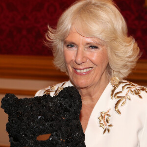 Camilla Parker Bowles a toujours été derrière le prince de Galles, Charles.
Le prince Charles, prince de Galles, et Camilla Parker Bowles, duchesse de Cornouailles lors de la réception de l'Animal Ball organisée par l'ONG "Elephant Family" à la Clarence House.