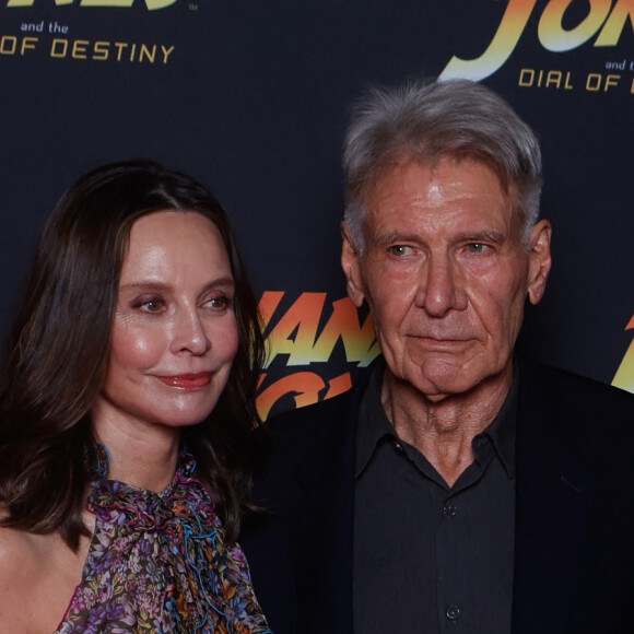 Harrison Ford et sa femme Calista Flockhart - Photocall de la soirée "Indiana Jones et le cadran de la destinée" au Carlton Beach à Cannes, lors du 76ème Festival International du Film de Cannes. Le 18 mai 2023 © Christophe Clovis / Bestimage