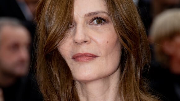 Chiara Mastroianni épaule dénudée, Ophélie Meunier amoureuse : pluie de stars sur le tapis rouge à Cannes