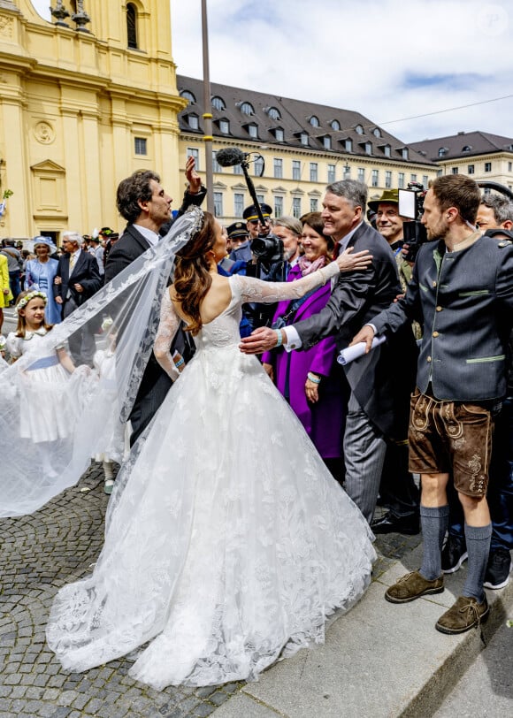 Sophie-Alexandra Evekink voulait "faire sensation" lors de cette cérémonie.
Mariage de Louis Prince de Bavière et de Sophie-Alexandra Evekink à l'église Saint Kajetan (Theatinerkirche) à Munich, Allemagne, le 20 mai 2023. 
