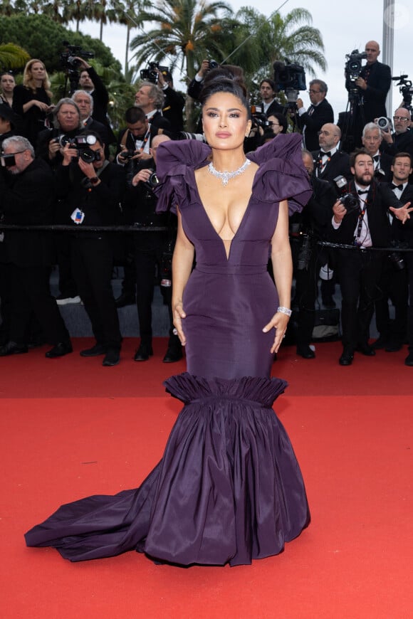 Salma Hayek est l'une des stars du tapis rouge de ce samedi à Cannes