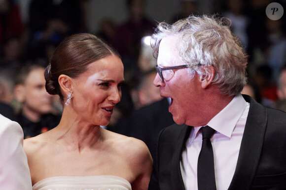 Natalie Portman, Todd Haynes - Montée des marches du film " May December " lors du 76ème Festival International du Film de Cannes, au Palais des Festivals à Cannes. Le 20 mai 2023 © Jacovides-Moreau / Bestimage