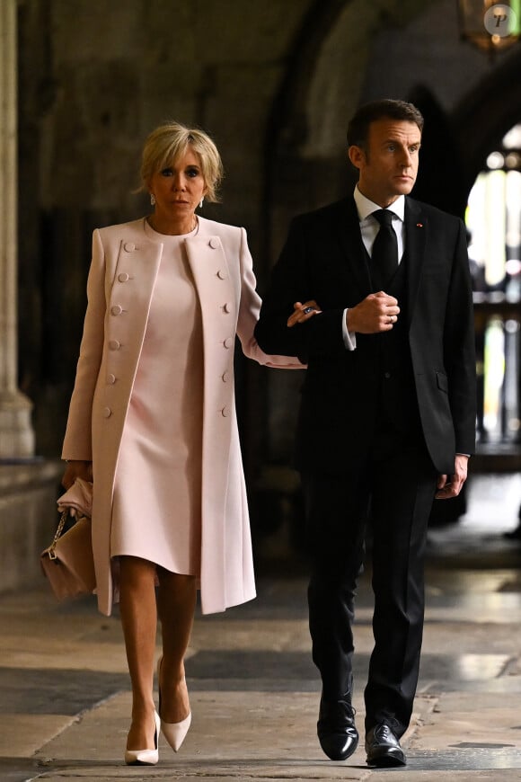 Emmanuel Macron et sa femme Brigitte - Les invités arrivent à la cérémonie de couronnement du roi d'Angleterre à l'abbaye de Westminster de Londres, Royaume Uni, le 6 mai 2023.