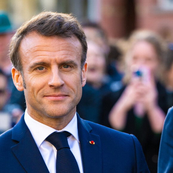 Pas sûr que cette petite blague vaille, à Todd Haynes, la palme d'or de l'humour...
Le président Emmanuel Macron et sa femme Brigitte arrivent au musée Rijksmuseum à Amsterdam le 12 avril 2023.