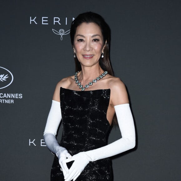 Si l'actrice Michelle Yeoh a remporté le prix Women in Motion lors du dîner
Michelle Yeoh - Soirée "Kering Women in Motion Award" lors du 76ème Festival International du Film de Cannes. Le 21 mai 2023 © Olivier Borde / Bestimage 