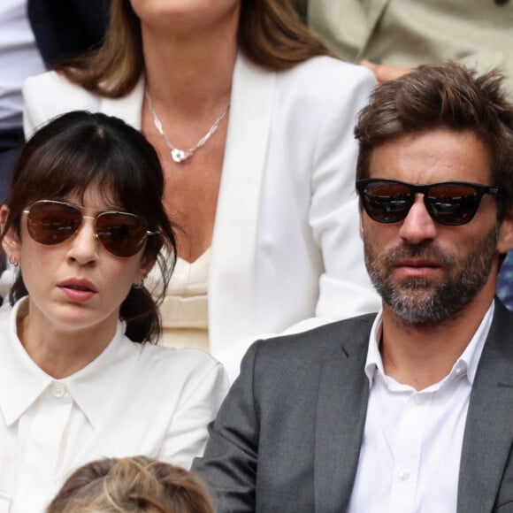 Nolwenn Leroy et son compagnon Arnaud Clément dans les tribunes lors des Internationaux de France de Tennis de Roland Garros 2022. Paris, le 5 juin 2022. © Dominique Jacovides/Bestimage 