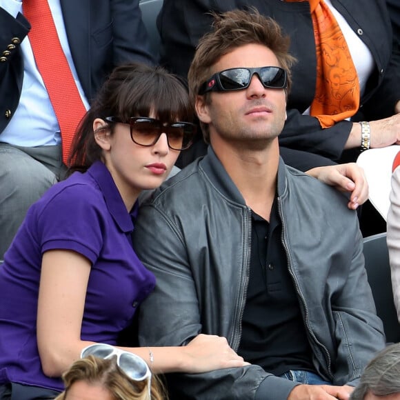 Comme le rappelaient récemment nos confrères de "Nous Deux", ils filent le parfait amour dans le sud, où ils sont désormais installés avec leur petit garçon Marin, qui va avoir 6 ans cet été. 
Nolwenn Leroy et Arnaud Clément - Roland Garros 2012