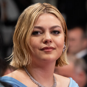 Pour la montée des marches de la série "The Idol", elle a choisi un ensemble satiné bleu ciel avec un crop top moulant
Louane Emera - Montée des marches du film " The Idol " lors du 76ème Festival International du Film de Cannes, au Palais des Festivals à Cannes. Le 22 mai 2023 © Olivier Borde / Bestimage