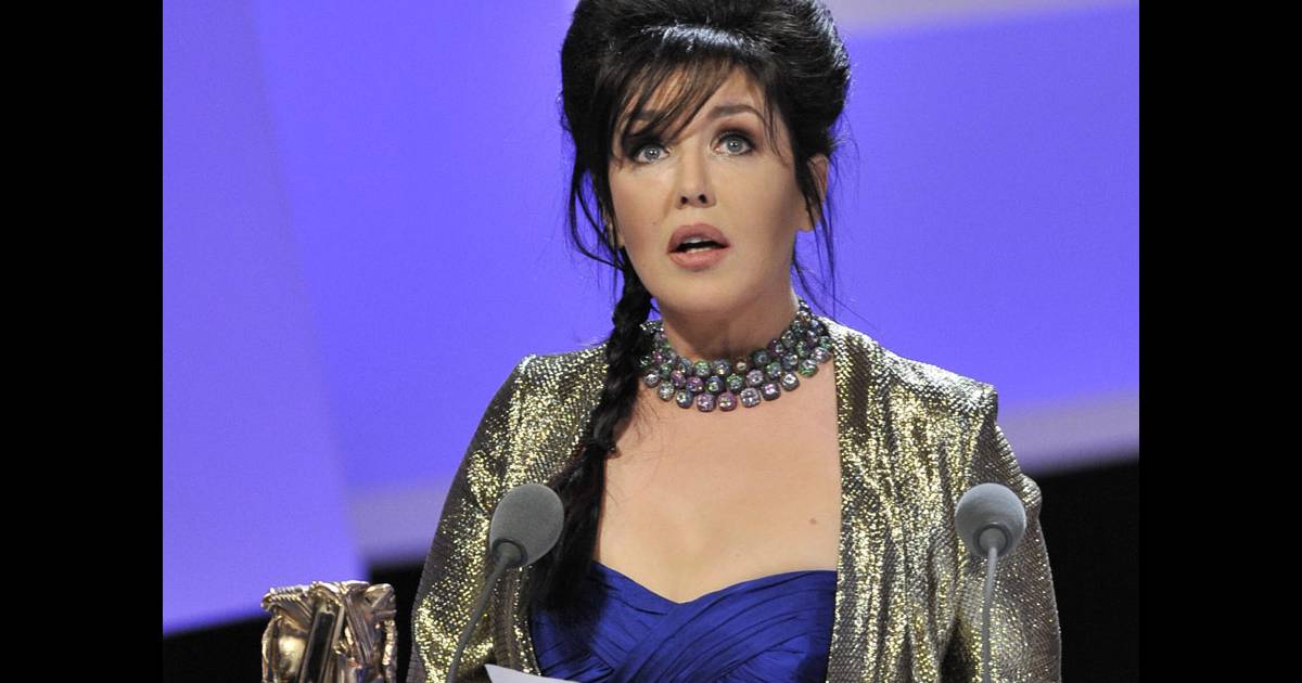 La Journée De La Jupe Isabelle Adjani Isabelle Adjani reçoit le prix de la meilleure actrice pour La Journée