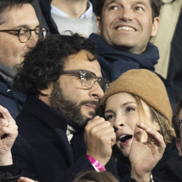 Maxim Nucci (Yodelice) et sa compagne Isabelle Ithurburu dans les tribunes lors du match de rugby du Tournoi des 6 Nations opposant la France à l'Angleterre au stade de France, à Saint-Denis, Seine Saint-Denis, France.. La France s'offre le grand chelem dans le Tournoi des six nations, après sa victoire 25-13 contre l'Angleterre. © Cyril Moreau/Bestimage