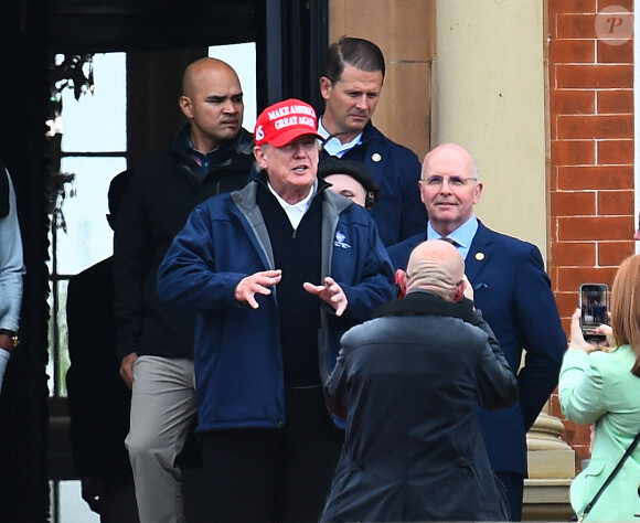 L'ancien président américain Donald Trump joue une partie de golf sur son parcours de Turnberry, Ecosse, Royaume Uni, le 2 mai 2023.