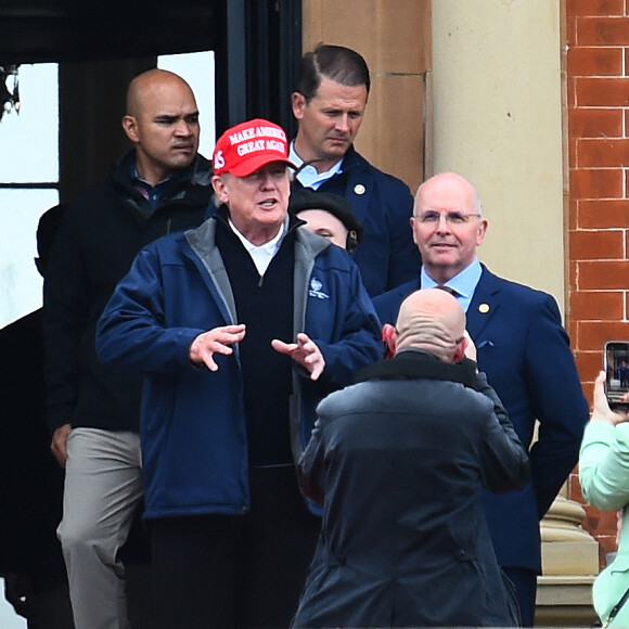 L'ancien président américain Donald Trump joue une partie de golf sur son parcours de Turnberry, Ecosse, Royaume Uni, le 2 mai 2023.