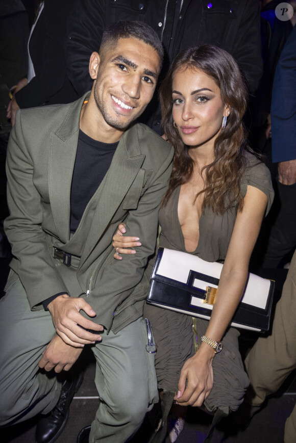 Achraf Hakimi et sa compagne Hiba Abouk - People au défilé de mode Femmes prêt-à-porter printemps-été 2022 "Balmain" à la Seine Musicale à Paris. Le 29 septembre 2021 © Olivier Borde / Bestimage