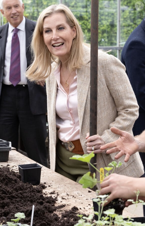 Sophie Rhys-Jones, duchesse d'Edimbourg, rencontre des étudiants du Berkshire College of Agriculture près de Maidenhead (Berkshire), le 18 mai 2023. 