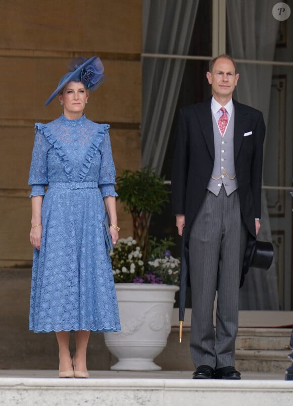 Une femme que son service de sécurité avait renversée le jour de la garden-party est décédée.
Sophie Rhys-Jones, duchesse d'Edimbourg et le prince Edward, duc d'Edimbourg lors d'une Garden Party au palais de Buckingham à Londres, Royaume Uni, le 9 mai 2023, pour célébrer le couronnement du roi et de la reine d'Angleterre. 
