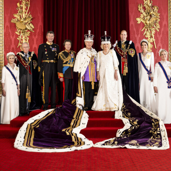 Le prince Edward de Kent, la Duchess de Gloucester, le prince Richard, duc de Gloucester, La princesse Anne et son mari Timothy Laurence, Le roi Charles III d'Angleterre et Camilla Parker Bowles, reine consort d'Angleterre, Le prince William, prince de Galles, et Catherine (Kate) Middleton, princesse de Galles, Sophie Rhys-Jones, duchesse d'Edimbourg, la princesse Alexandra de Kent, Le prince Edward, duc d'Edimbourg - Photos officielles de la famille royale britannique, après le couronnement du roi Charles III d'Angleterre et Camilla Parker Bowles, reine consort d'Angleterre qui s'est déroulé le 6 mai 2023 à Londres. Le 8 mai 2023. 