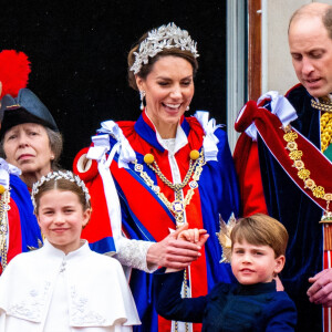 Sophie, duchesse d'Edimbourg, la princesse Anne, la princesse Charlotte de Galles, le prince Louis de Galles, le prince William, prince de Galles, et Catherine (Kate) Middleton, princesse de Galles, - La famille royale britannique salue la foule sur le balcon du palais de Buckingham lors de la cérémonie de couronnement du roi d'Angleterre à Londres le 5 mai 2023. 