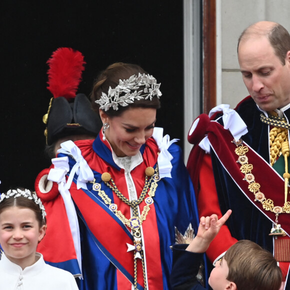 Sophie, duchesse d'Edimbourg, Lady Louise Windsor, James Mountbatten-Windsor, Comte de Wessex, le prince William, prince de Galles, Catherine (Kate) Middleton, princesse de Galles, la princesse Charlotte de Galles, le prince Louis de Galles - La famille royale britannique salue la foule sur le balcon du palais de Buckingham lors de la cérémonie de couronnement du roi d'Angleterre à Londres le 5 mai 2023. 