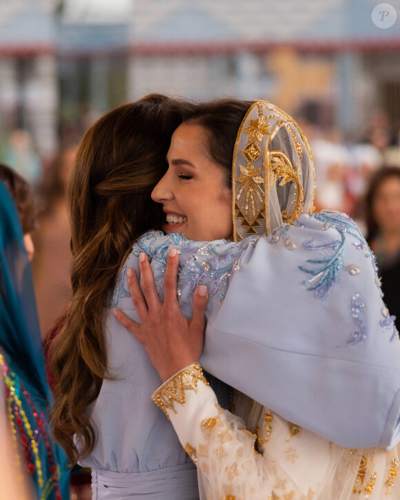 Les deux femmes ont montré leur grande proximité.
Dîner de pré-mariage du prince Hussein de Jordanie et de Rajwa al Saif, au palais royal à Amman (Jordanie), le 22 mai 2023. Le mariage du fils aîné du roi Abdallah II et de la reine Rania de Jordanie avec Rajwa al Saif, sera célébré le 1er juin 2023. 