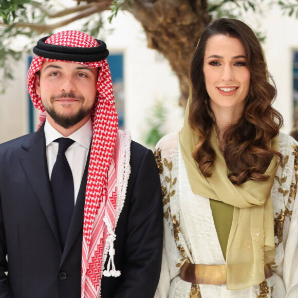 Rajwa et Hussein se marieront le 1er juin prochain en compagnie de toute leurs familles et de nombreux invités.
Le prince Hussein, Rajwa Khaled bin Musaed bin Saif bin Abdulaziz Al Saif - La famille royale de Jordanie lors de l'annonce officielle des fiançailles du prince Hussein de Jordanie à Riyad. Le 17août 2022 