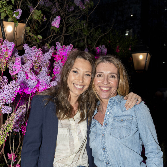 Laura Smet et Carole Chrétiennot - Remise du prix littéraire "La Closerie des Lilas" à la Closerie des Lilas à Paris le 12 avril 2022. © Pierre Perusseau/Bestimage