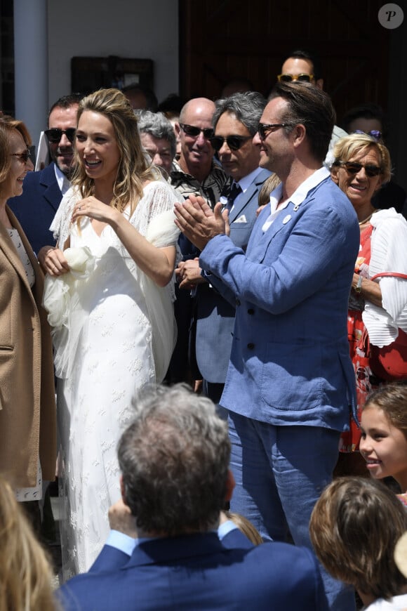 David Hallyday, Nathalie Baye - Mariage de Laura Smet et Raphaël Lancrey-Javal à l'église Notre-Dame des Flots au Cap-Ferret le jour de l'anniversaire de son père Johnny Hallyday le 15 juin 2019.  
