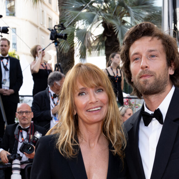 Katrina Patchett a opté pour la féminité tandis qu'Axelle Laffont a choisi de briser les codes.
Axelle Laffont et son compagnon Romain Sichez - Montée des marches du film " The Old Oak " lors du 76ème Festival International du Film de Cannes, au Palais des Festivals à Cannes. Le 26 mai 2023 © Jacovides-Moreau / Bestimage