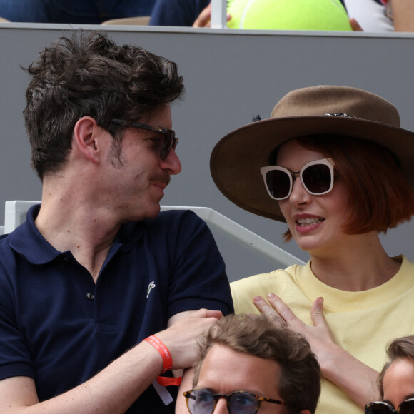 Et a indiqué avoir été trompée
Grégory Nicolaidi, Elodie Frégé en tribunes lors des Internationaux de France de tennis de Roland Garros à Paris, France, le 26 mai 2022. 