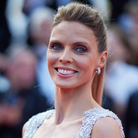 Une situation embarrassante dont elle a préféré rire à travers des stories Instagram.
Sylvie Tellier - Montée des marches du film " La passion de Dodin Bouffant " lors du 76ème Festival International du Film de Cannes, au Palais des Festivals à Cannes. Le 24 mai 2023 © Jacovides-Moreau / Bestimage