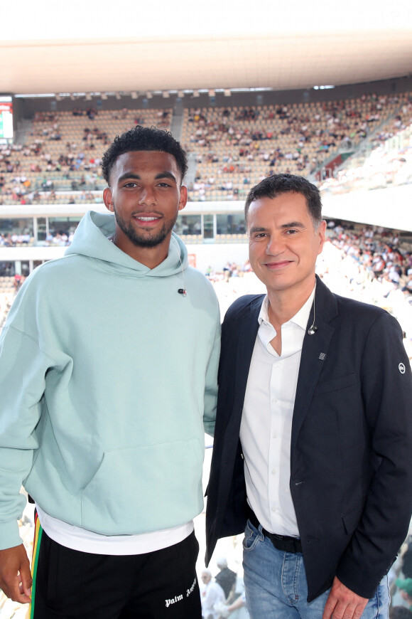 Exclusif - Laurent Luyat reçoit Arthur Fils, 18 ans, qui vient de gagner le Tournoi de Lyon - Plateau de France Télévision lors des Internationaux de France de Tennis de Roland Garros 2023 - Jour 1 à Paris le 28 Mai 2023. © Bertrand Rindoff / Bestimage