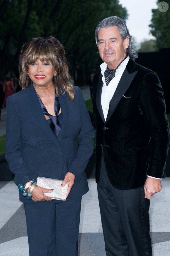 C'est entouré de l'amour de sa vie Erwin Back qu'elle a rendu son dernier souffle à l'âge de 83 ans.
Erwin Back et sa femme Tina Turner à Milan, le 30 avril 2015