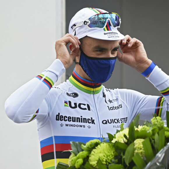 Le cycliste français Julian Alaphilippe et Marion Rousse - Flèche Wallonne à Huy en Belgique, le 21 avril 2021, après ses précédentes victoires en 2018 et 2019. Il a devancé Primoz Roglic (Jumbo-Visma) et Alejandro Valverde (Movistar). © Photo News / Panoramic / Bestimage