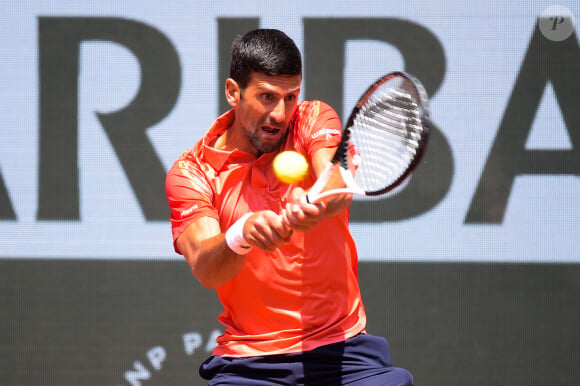 Novak Djokovic ( Serbie ) - N.Djokovic s'impose face à A.Kovacevic (6-3, 6-2, 7-6[7/1]) lors des Internationaux de France de Tennis de Roland Garros 2023, le 29 mai 2023. © Federico Pestellini / Panoramic / Bestimage