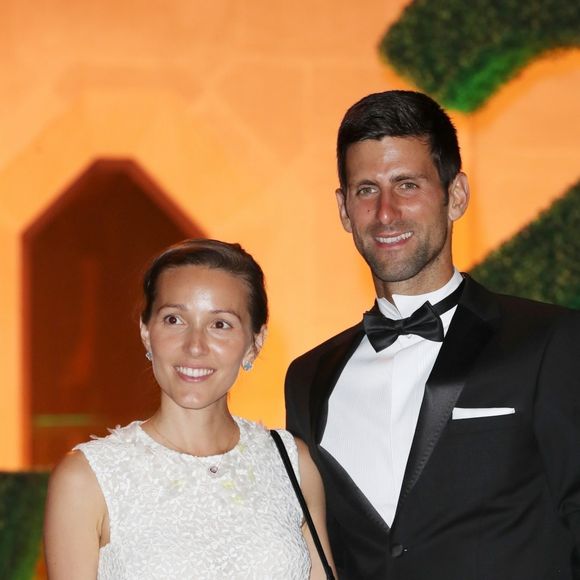 "Si on me donne une amende ou quelque chose du même genre, je n'aurais aucun regret et je le referais parce que ma position là-dessus est très claire", a-t-il déclaré après la rencontre
Novak Djokovic et sa femme Jelena Djokovic lors du dîner des champions de Wimbledon à Guildhall à Londres, le 15 juillet 2018. Novak a remporté la finale contre le sud-africain K. Anderson (6-2; 6-2; 7-3)