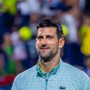 Le tennisman s'est imposé facilement lors de son premier tour lundi 29 mai. À la fin du match, il a écrit des propos qui ont fait beaucoup de bruit
Victoire de Novak Djokovic contre Hubert Hurkacz (6-3, 7-5) lors du tournoi de tennis Dubai Duty Free au Dubai Tennis stadium à Dubaï, le 2 mars 2023. © Nicolas Briquet / Bestimage