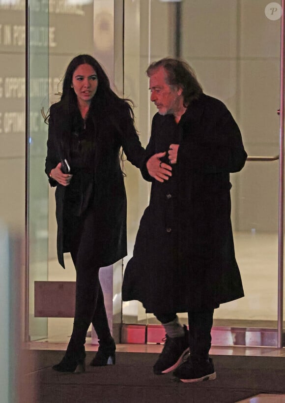 Exclusif - Al Pacino et sa compagne Noor Alfallah sont allés dîner à Century City le 23 mars 2023. 