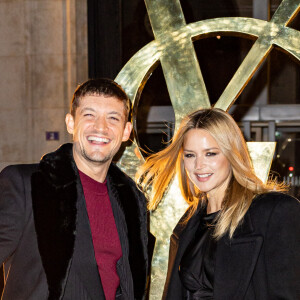 Niels Schneider et sa compagne Virginie Efira - Défilé Saint Laurent Homme Automne-Hiver 2023-2024 lors de la Fashion Week à Paris le 17 janvier 2022. © Olivier Borde/Bestimage 