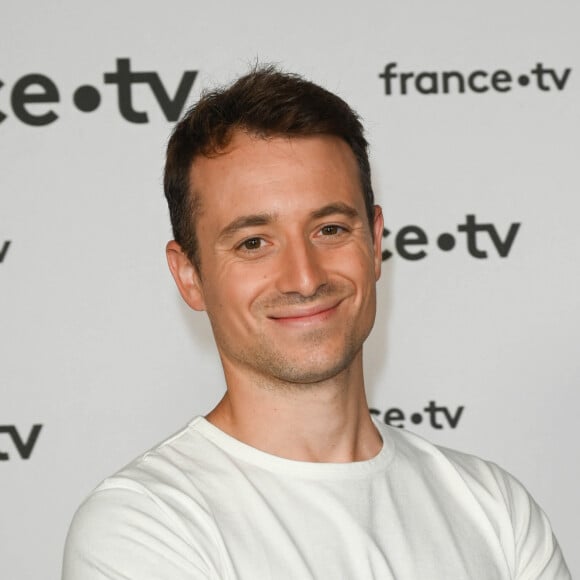 Elle vient de décrocher le titre de championne de France de muay thaï.
Hugo Clément au photocall pour la conférence de presse de rentrée de France TV à la Grande Halle de la Villette à Paris, France, le 6 juillet 2022. © Coadic Guirec/Bestimage