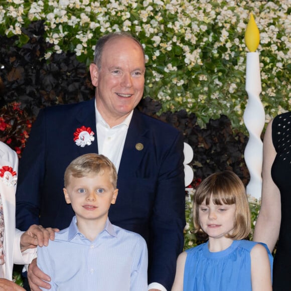 La princesse Stéphanie de Monaco, le prince Albert II, la princesse Charlene, Le prince Jacques de Monaco, marquis des Baux, La princesse Gabriella de Monaco, comtesse de Carladès - La famille princière de Monaco partage le gâteau d'anniversaire dans le cadre des commémorations du centenaire du prince Rainier III le 31 mai 2023.© Olivier Huitel/Pool Monaco/Bestimage