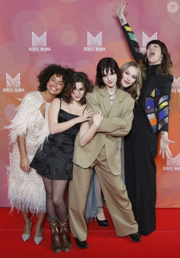 Paola Locatelli, Saül Benchetrit, Angèle Metzger, Andréa Furet, Daphné Burki de la série CHAIR TENDRE - Photocall de la soirée d'ouverture du Festival Séries Mania à Lille. Le 18 mars 2022 © Christophe Aubert via Bestimage