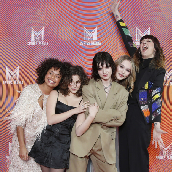 Paola Locatelli, Saül Benchetrit, Angèle Metzger, Andréa Furet, Daphné Burki de la série CHAIR TENDRE - Photocall de la soirée d'ouverture du Festival Séries Mania à Lille. Le 18 mars 2022 © Christophe Aubert via Bestimage