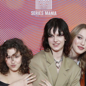 Paola Locatelli, Saül Benchetrit, Angèle Metzger, Andréa Furet, Daphné Burki de la série CHAIR TENDRE - Photocall de la soirée d'ouverture du Festival Séries Mania à Lille. Le 18 mars 2022 © Christophe Aubert via Bestimage